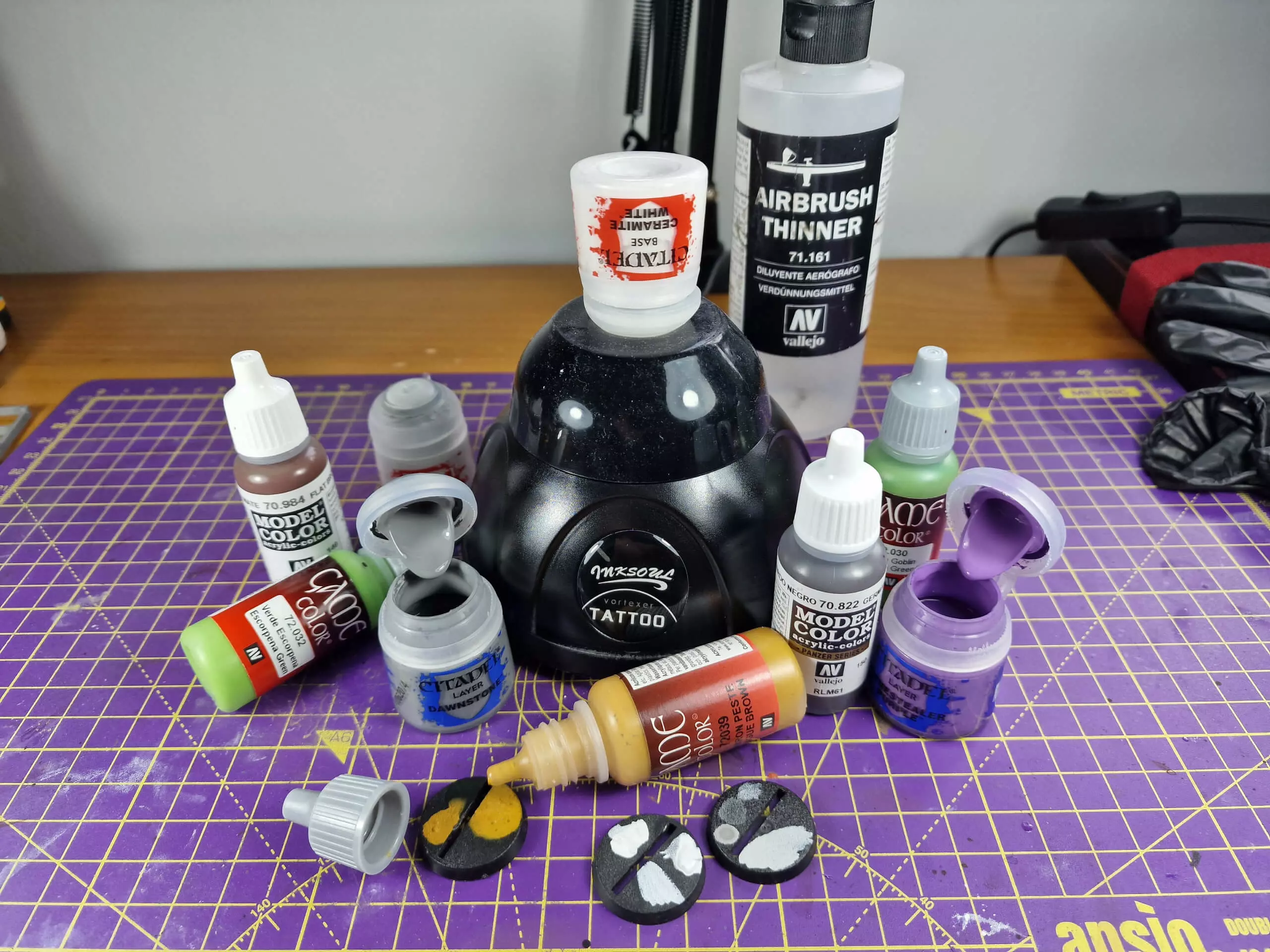 Simple Paint/Dropper bottle Shaker 